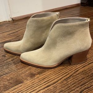 Vince “Havana “ suede bootie NWT size 5